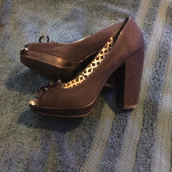 Coach Corey heels - Picture 2 of 3